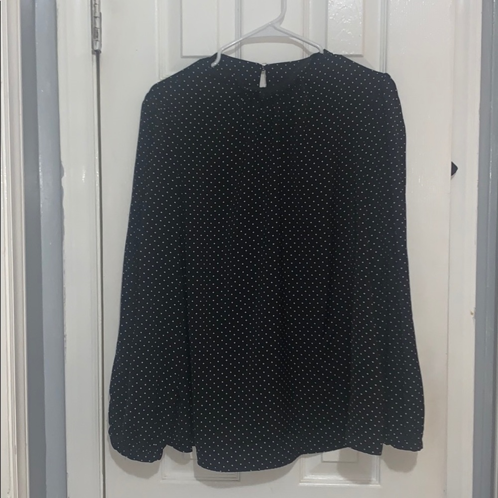 Black pok-a-dot long sleeve blouse!